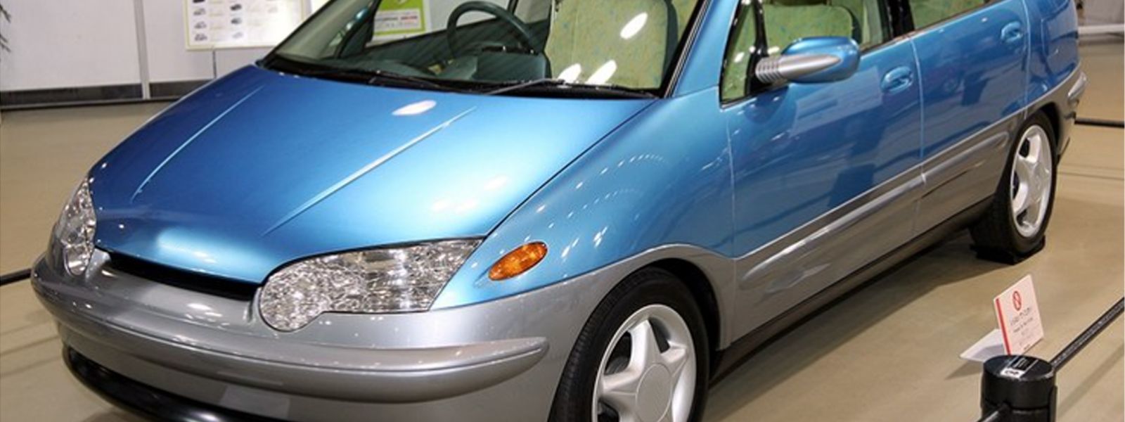 display the first generation of Toyota Prius