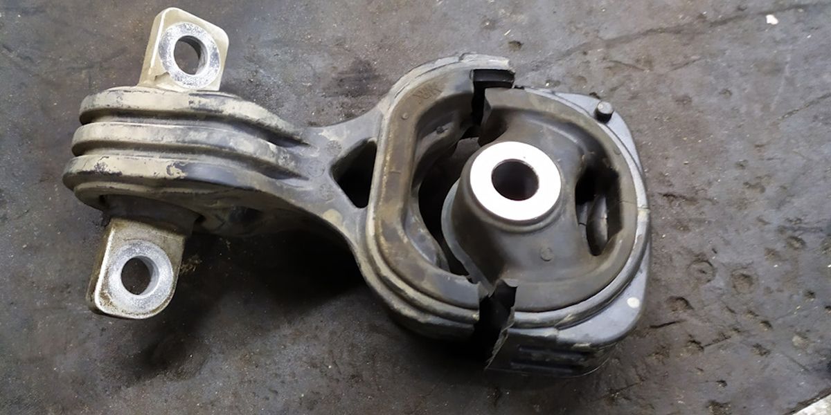 a broken engine mount