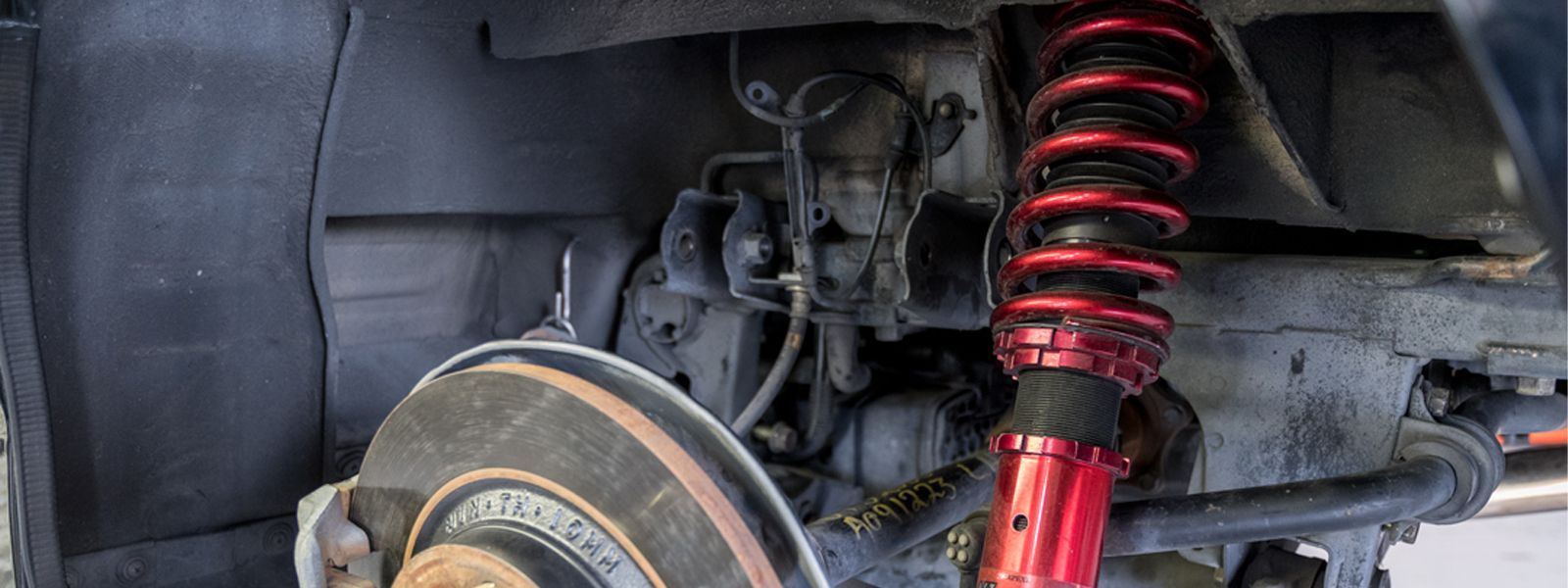 Ride height level sensor is closely related to the shock absorber