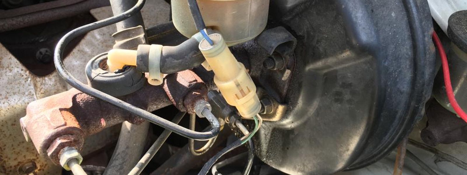 bad brake master cylinder symptoms
