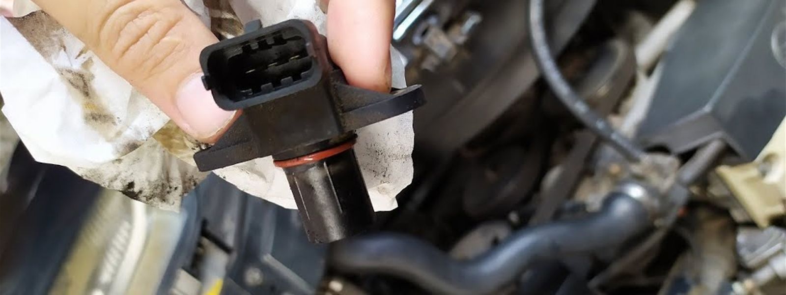 What causes a camshaft sensor to fail